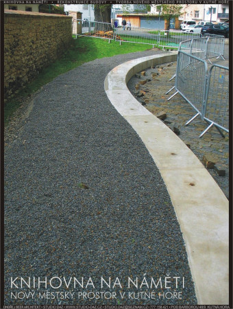 KUTNÁ HORA - NA NÁMĚTI | Betonové lavice nového městského prostoru - první řada.